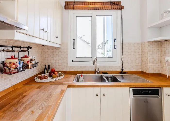 Modern Flat Nearby Sea Монемвазия