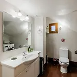 Modern Flat Nearby Sea Apartman