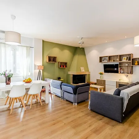 Modern Flat Nearby Sea 아파트